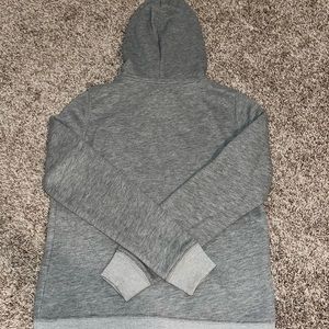 brand: Hollister, color: gray, size: small